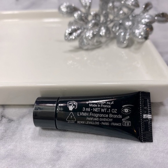 Givenchy Le Soin Noir Beauty Gift Set - 2pc, Face and Eye Cleanser, Eye Cream - Picture 7 of 10